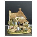 Lilliput lane - little bee