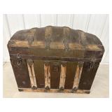 Vtg Steamer Trunk 32"W x 19.5"D x 28"H..