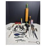Vtg rolling pin & misc tools