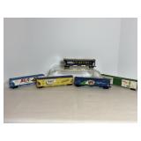 Vtg Tyco toy train  HO scale cars 2"H