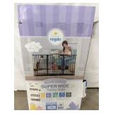 Regalo Super Wide Safety Gate