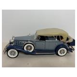 1932 Cadillac V16 Sport Phaeton 1:18 broken mirror