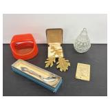 Vtg Air Hockey Pushers, Vtg straight razor with..