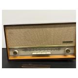 Vintage Grundig Model 98H/U Tube Table Radio
