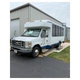 2009 Ford 4 Door E450 Super Duty Shuttle Bus