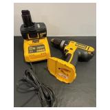 DeWalt hammer drill 18 volt with charger & ....