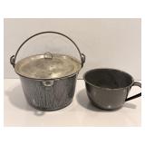 Vtg graniteware pot with handle 6' dia & cup