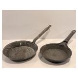 Vtg graniteware skillets 10' dia & 9' dia