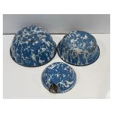 Vtg Blue & white swirl enamelware  bowls 7'dia,...