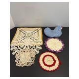Vtg crocheted pot holders, doilies & misc