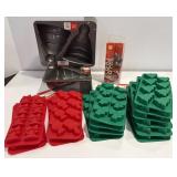 Vtg Christmas cookie cutters & molds