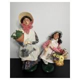 Byers Choice Carolers -gardenless 13'H & 9'H