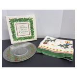 Vtg tabelcloth - Christmas 40" x 50", Avon...