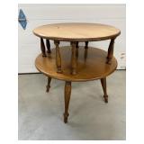 Vtg Round table 22" dia, 24" H