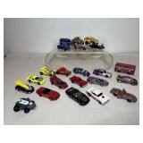 Vtg Hot Wheels & Matchbox cars with carrying case