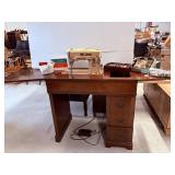 Vtg Singer sewing machine & cabinet, attachment...