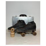 Vtg Wooden wheel men