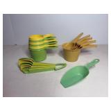 Tupperware measuring cups & spoons & misc