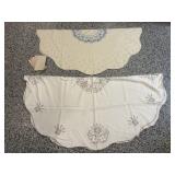 58" & 63" Dia Table Cloths & Napkins some stains