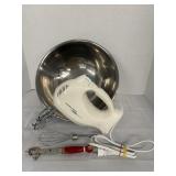 Hamilton Beach 6 Speed Mixer 13" Bowl & Misc