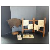 14" Pig, Wood Rack & Napkins