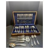 16-piece settings of Oneida American Harmony...