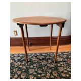 V tg Oak folding accent table with round top & ..