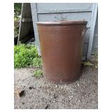 Vtg brown glaze stone ware crock with lug handles.