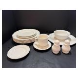 Heritage White Pfaltzgraff dinnerware 5-plates....