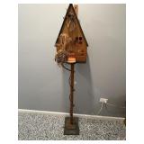Birdhouse on stand- works