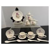 Vtg Miniture childrens tea party set