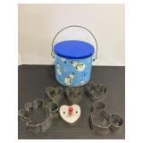 Snowman tin & Vtg cookie cutters