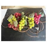 Strand of 5 bunches of grapes that light up works.