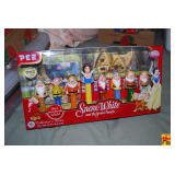PEZ Snow White & the Seven Dwarfs Collector