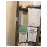 Decorative Step Ladder with Towels