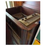 Antique Radio Phonograph Console