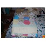Hexagon Pattern Patchwork Quilt with Floral and Solid Fabric Panels