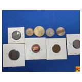 Assorted Coins: US Lincoln Cents, US Quarter & Commemorative Tokens