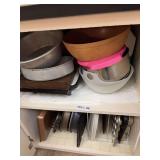 Kitchen Bakeware and Mixing Bowls Assortment