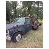 Ford Tow Truck with Wrecker Bed