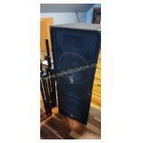 2 Yamaha subwoofers with stands