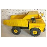 metal Tonka dump truck in excellent condition