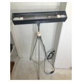 light on tripod - does not light up