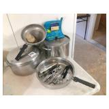 2) pots, juicer & skillet