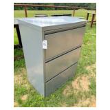 3 dr. mtl file cab 30x19x40H like new, dented top