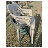 5 plastic patio chairs