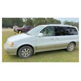 04 KIA Sedona, driven to auction site - see info
