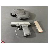 S & W   SW40VE w holster & xtra clip SN PBP1523