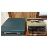 Vintage Olivetti Dora Manual Typewriter In Case