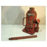 Hydraulic Jack - Moves Up & Down